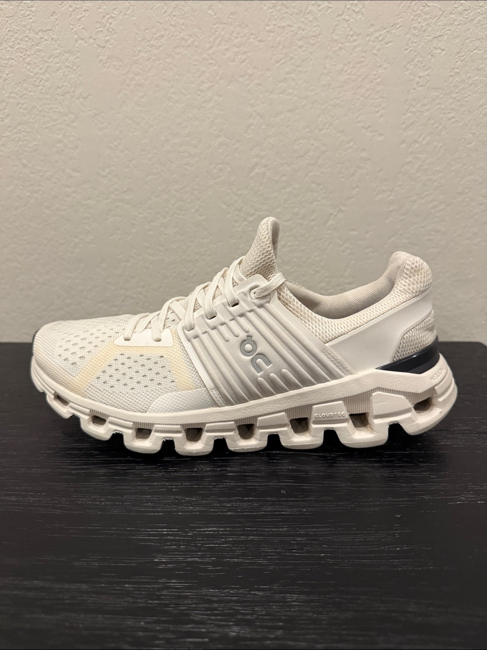 On Cloud Running Women’s Size 8 W8 Cloudswift Athletic Shoes in White Training